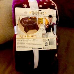 NEW with ribbon bow Harry Potter plush blanket throw Hogswart Castle gold trim